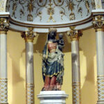 Notre Dame-de-Bonne-Délivrance, Statue sur autel
